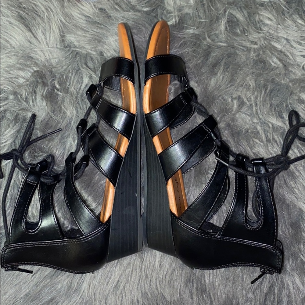 SANDALS - Picture 3 of 3